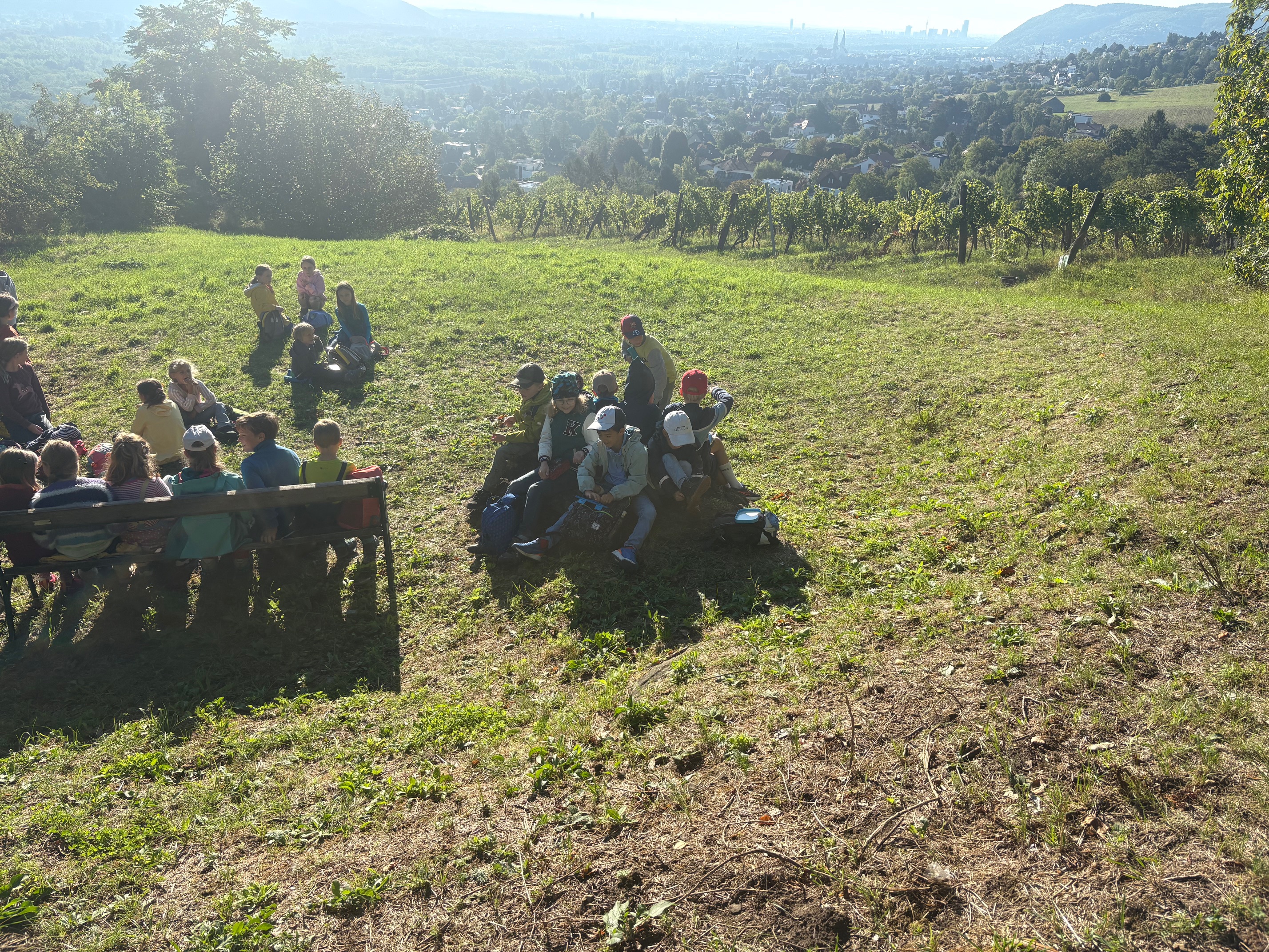 Partnerklassenwanderung zur Waldandacht