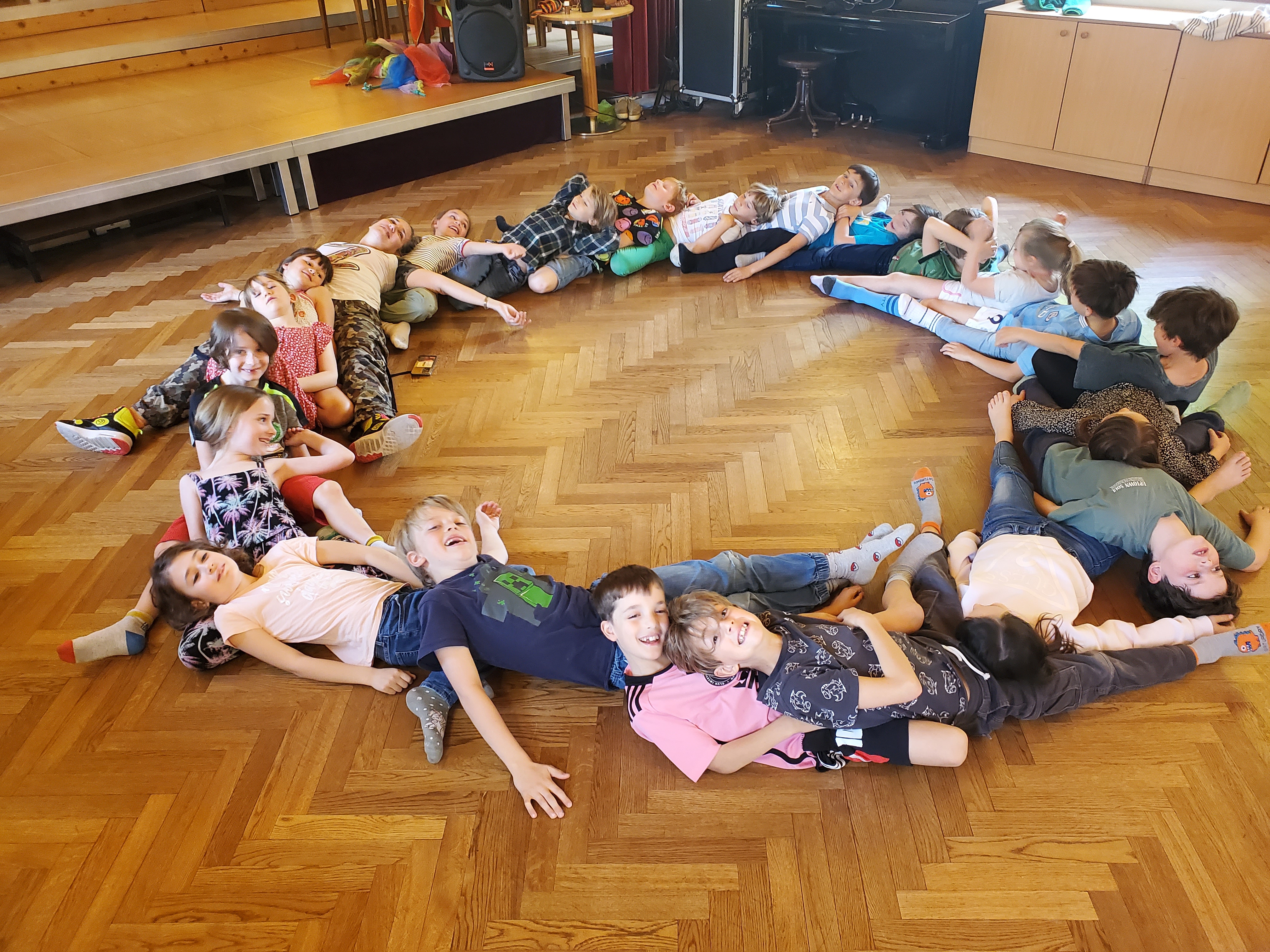 Kinderfitness- und Tanzstunden 